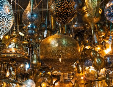 Marakeş Medine Pazarı. Marakeş, Fas 'ın en popüler turizm beldesi..