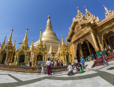 Yangon, Myanmar - 25 Aralık 2016 - Yangon, Myanmar 'daki Shwedagon Pagoda.