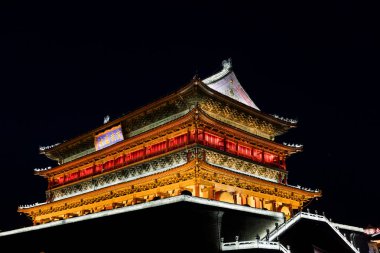Xi 'an, Çin - 1 Ağustos 2017 Xi' an Davul Kulesi 'nde gece vakti