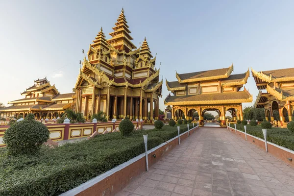 Bagan Myanmar December 2016 Het Gouden Paleis Bij Schemering Bagan — Stockfoto