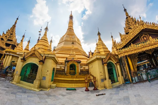Сульская Пагода Янгоне Мьянма — стоковое фото