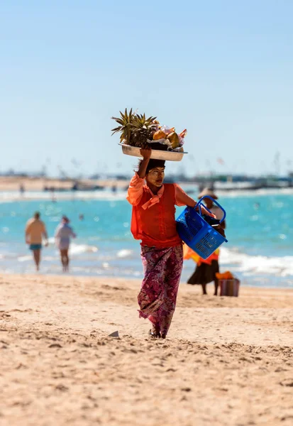 Ngapali Myanmar Januar 2017 Unbekannte Verkaufen Frisches Obst Der Küste — Stockfoto