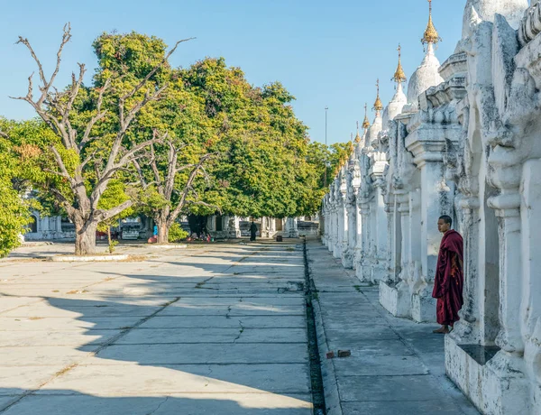 Mandalay Myanmar December 2016 Monk Kuthodaw Pagoda Buddhist Stupa Located — Stock Photo, Image