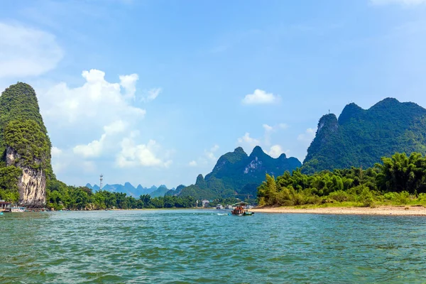 Bambusztutajok Folyónál Ködben Xinping Közelében Yangshuo Kína — Stock Fotó