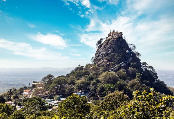 Montaje Popa Cerca Bagan Myanmar —  Fotos de Stock