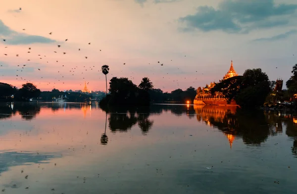 Palacio Karaweik Yangon Myanmar — Foto de Stock