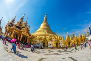 Yangon, Myanmar - 25 Aralık 2016 - Yangon, Myanmar 'daki Shwedagon Pagoda.