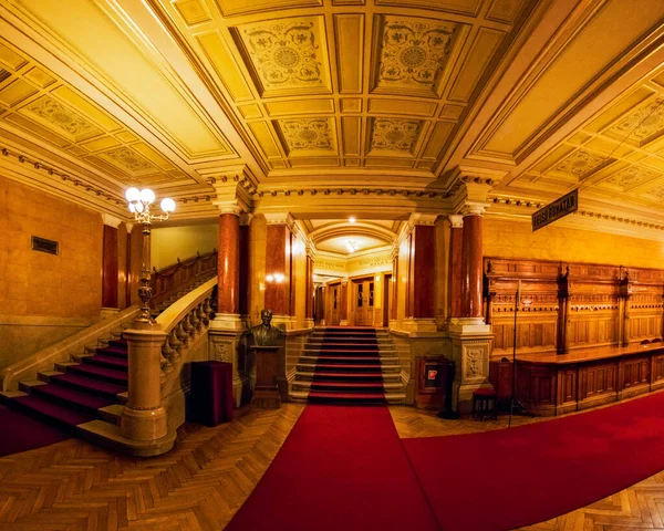 Budapest Hungary 2016年11月27日 ハンガリー王立歌劇場の内部 建築家の傑作の一つと見なされ ヨーロッパで3番目に優れた音響を持っています — ストック写真
