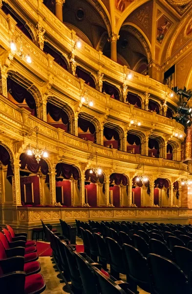 2016年11月27日 匈牙利皇家国家歌剧院 Hungarian Royal State Opera House 被认为是建筑师的杰作之一 拥有欧洲第三好的音响效果 — 图库照片