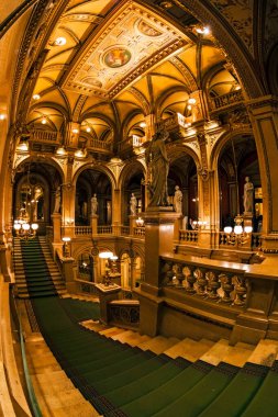 Vienna, AUSTRIA - 30 Kasım 2016: Viyana Devlet Opera Evi. Wiener Staatsoper yılda yaklaşık 300 gösteride 50-70 opera ve bale sahnelemektedir..