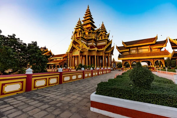 タイの街にある仏教寺院 サップ — ストック写真