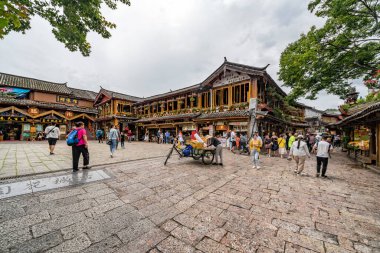 Lijiang, Yunnan, Çin - 8 Ağustos 2019: Lijiang eski kasabası.