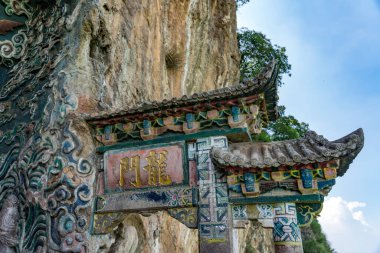 Kunming, Çin-13 Ağustos 2019: Kunming, Longmen Grotto, Xishan Orman Parkı, Kunming, Yunnan Çin 'deki tarihi yapıları ziyaret etmek zorundadır.