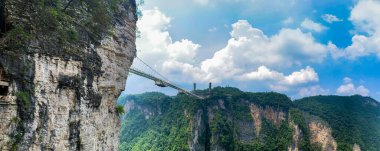 Zhangjiaje 'deki Büyük Kanyon üzerindeki Cam Köprü, Hunan, Çin