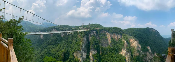 Zhangjiaje 'deki Büyük Kanyon üzerindeki Cam Köprü, Hunan, Çin