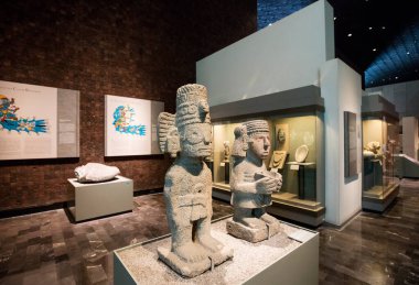 MEXICO CITY - 26 Aralık 2015: Mexico City 'deki Ulusal Antropoloji Müzesi - Meksika' nın en çok ziyaret edilen müzesi.