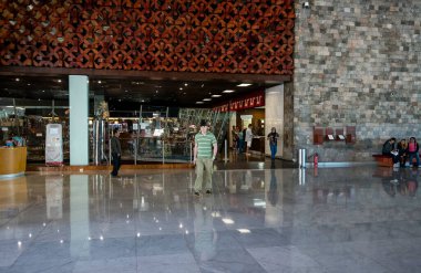 MEXICO CITY - 26 Aralık 2015: Mexico City 'deki Ulusal Antropoloji Müzesi - Meksika' nın en çok ziyaret edilen müzesi.