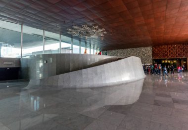 MEXICO CITY - 26 Aralık 2015: Mexico City 'deki Ulusal Antropoloji Müzesi - Meksika' nın en çok ziyaret edilen müzesi.