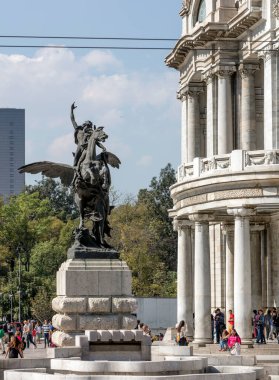 Güzel eski tarihi bina 