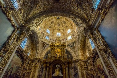 Meksika 'daki eski Hıristiyan kilisesinin içinde.