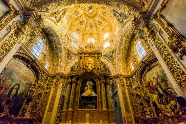 Meksika 'daki eski Hıristiyan kilisesinin içinde.