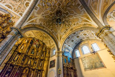 Meksika 'daki eski Hıristiyan kilisesinin içinde.