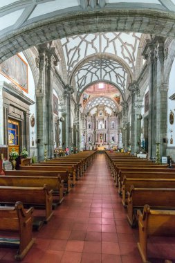 Meksika 'daki eski Hıristiyan kilisesinin içinde.