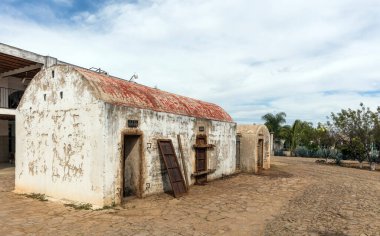 Avrupa 'da terk edilmiş eski bir bina 