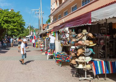 Turistik şehirde sokak