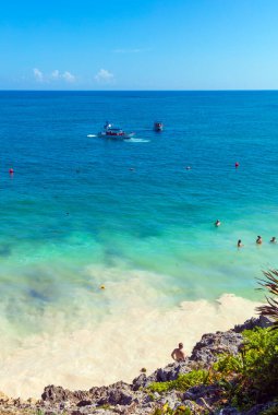 Deniz manzaralı güzel tropikal plaj