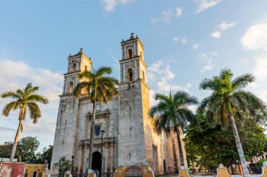 Santa Maria de la Garde Katedrali manzarası
