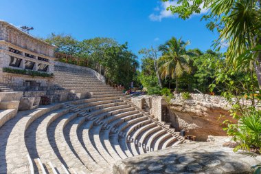 XCARET, MEXICO - 6 Ocak 2016 - Yucatan Yarımadası 'nın Karayipler kıyı şeridinde yer alan bir Maya uygarlığı arkeolojik alanı olan Xcaret' teki kalıntılar.