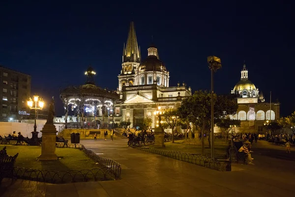 Θέα Του Καθεδρικού Ναού Της Πόλης Της Νύχτας — Φωτογραφία Αρχείου