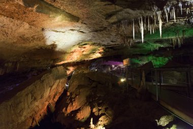 Yeraltı mağarasında müzenin içi