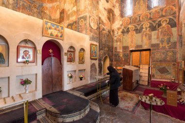 Eski Kudüs 'teki kilisenin içinde.