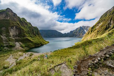 Filipinler 'deki Pinatubo volkan krateri