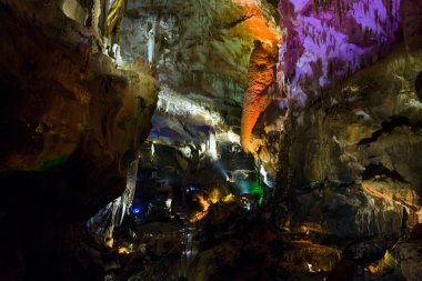 Yeraltı mağarasında müzenin içi