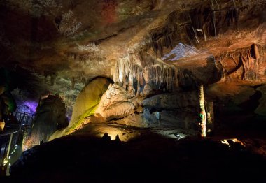 Yeraltı mağarasında müzenin içi