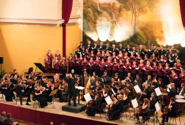 Konser salonunda müzik konseri