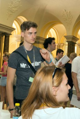 BUDAPEST, HUNGARY - 02 Eylül 2015: Budapeşte 'de kimliği belirsiz öğrenciler. Eotvos Lorand Üniversitesi (ELTE) Macaristan 'ın en büyük ve en eski üniversitesidir..