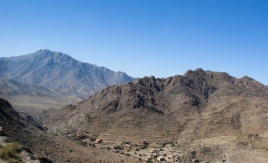 Dağlardaki dağ manzarası