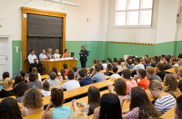 Budapest Hungria Setembro 2015 Estudantes Não Identificados Auditório Elte Budapeste — Fotografia de Stock