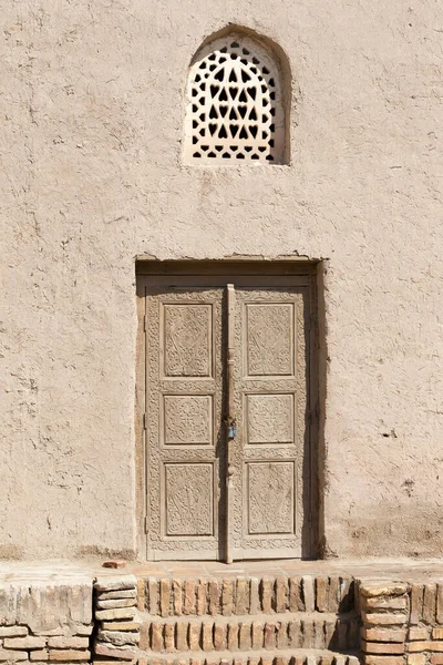 Janela Velha Com Uma Porta — Fotografia de Stock