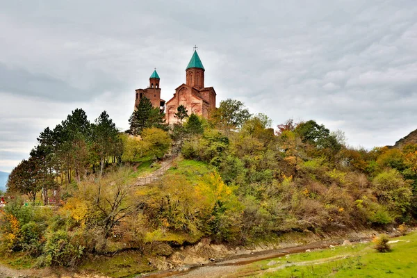 Widok Stary Rosyjski Kościół Prawosławny Górach — Zdjęcie stockowe