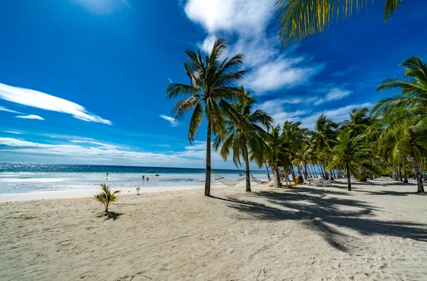 Hermosa Playa Tropical Con Palmeras Cielo Azul — Foto de Stock