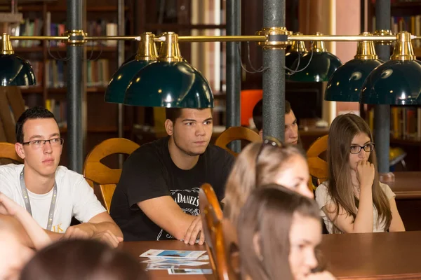 Budapest Ουγγαρια Σεπτεμβρίου 2015 Άγνωστοι Φοιτητές Και Καθηγητές Του Πανεπιστημίου — Φωτογραφία Αρχείου