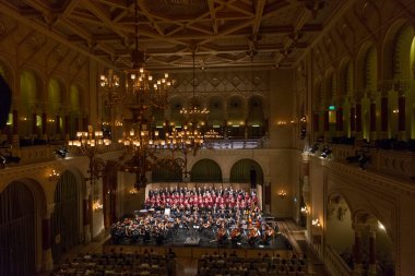 Konser salonunda klasik müzik konseri