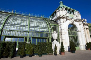 Moskova şehrindeki binanın ön cephesi.