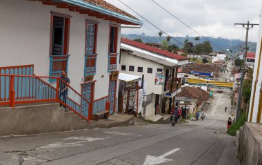 SALENTO, KOLOMBIA - 25 Ekim 2015: Salento, Kolombiya 'nın Zona Cafetera bölgesinde, Quindaiao departmanında küçük sakin bir kasaba. 