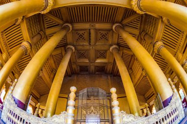 Eski Budist tapınağının içi 